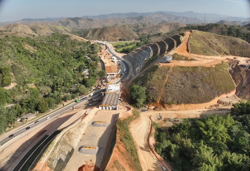 Vista geral das obras da Serra das Araras na Rodovia Presidente Dutra